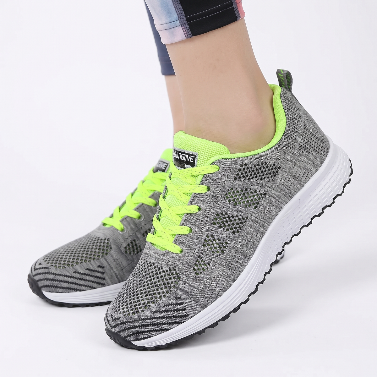 Women's Mesh Running Shoes Breathable Lace-Up Lightweight Sports Sneakers