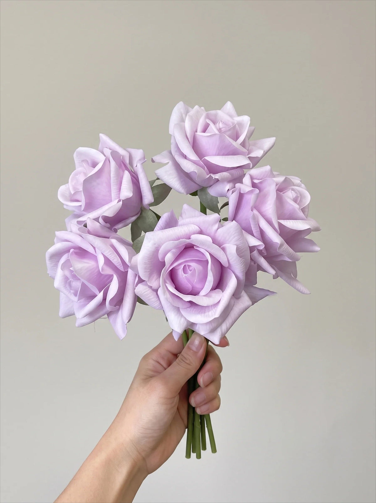 Lavender rose bouquet in a vase
