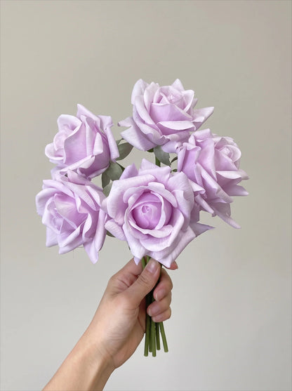 Lavender rose bouquet in a vase