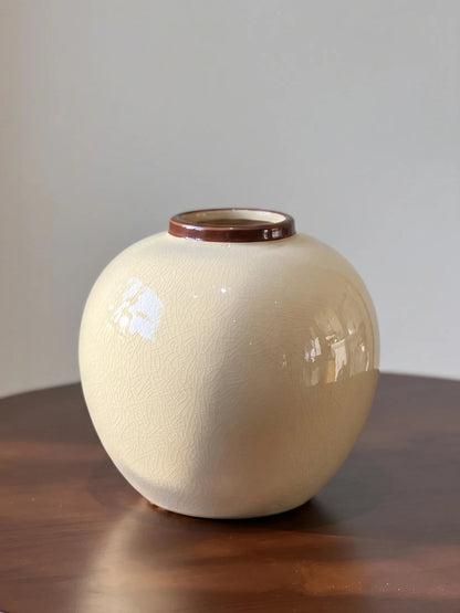 Cream crackle vase detail