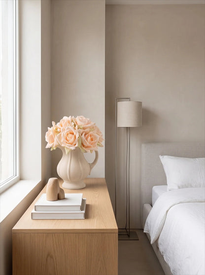 Champagne rose bouquet close-up