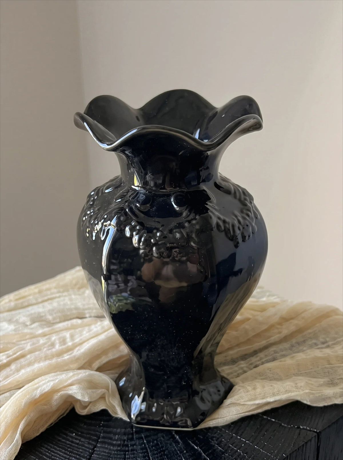 Ruffled black vase detail