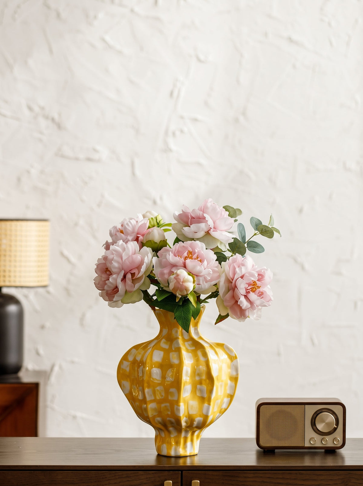 Yellow spotted vase detail