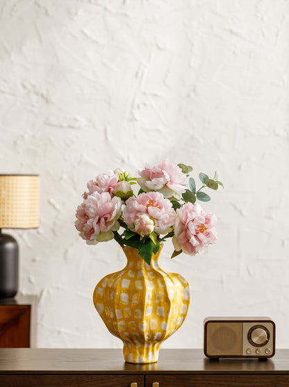 Yellow spotted vase detail