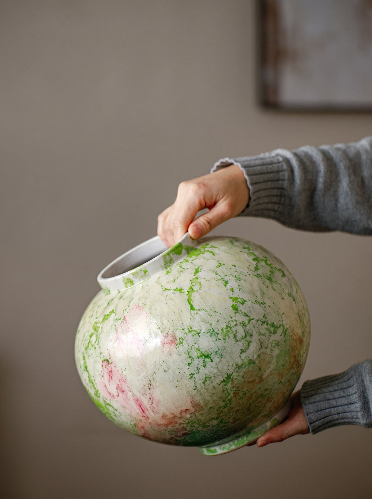 Green splash moon vase detail