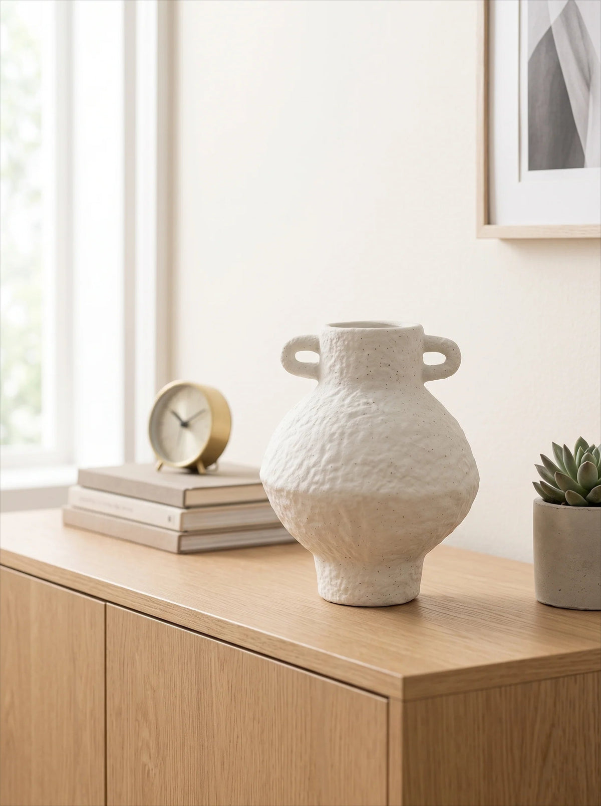 Speckled urn vase with flowers