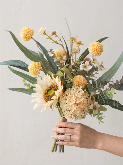 Creamy rustic arrangement in a vase