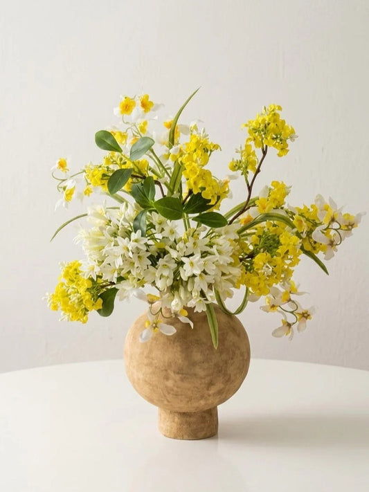 Light yellow round vase detail