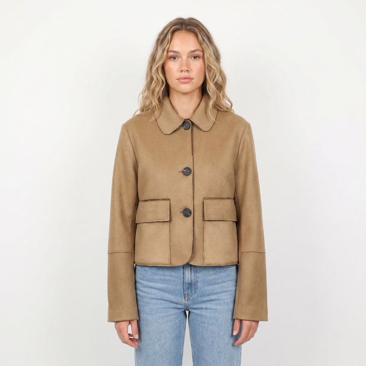 Chaqueta de ante marrón – Corta, con cuello y botones