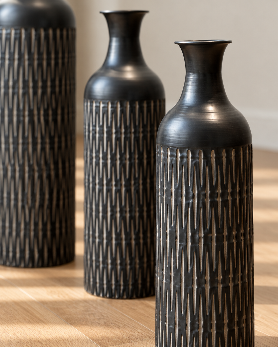 Close-up of the finish of the set of 3 black etched floor vases
